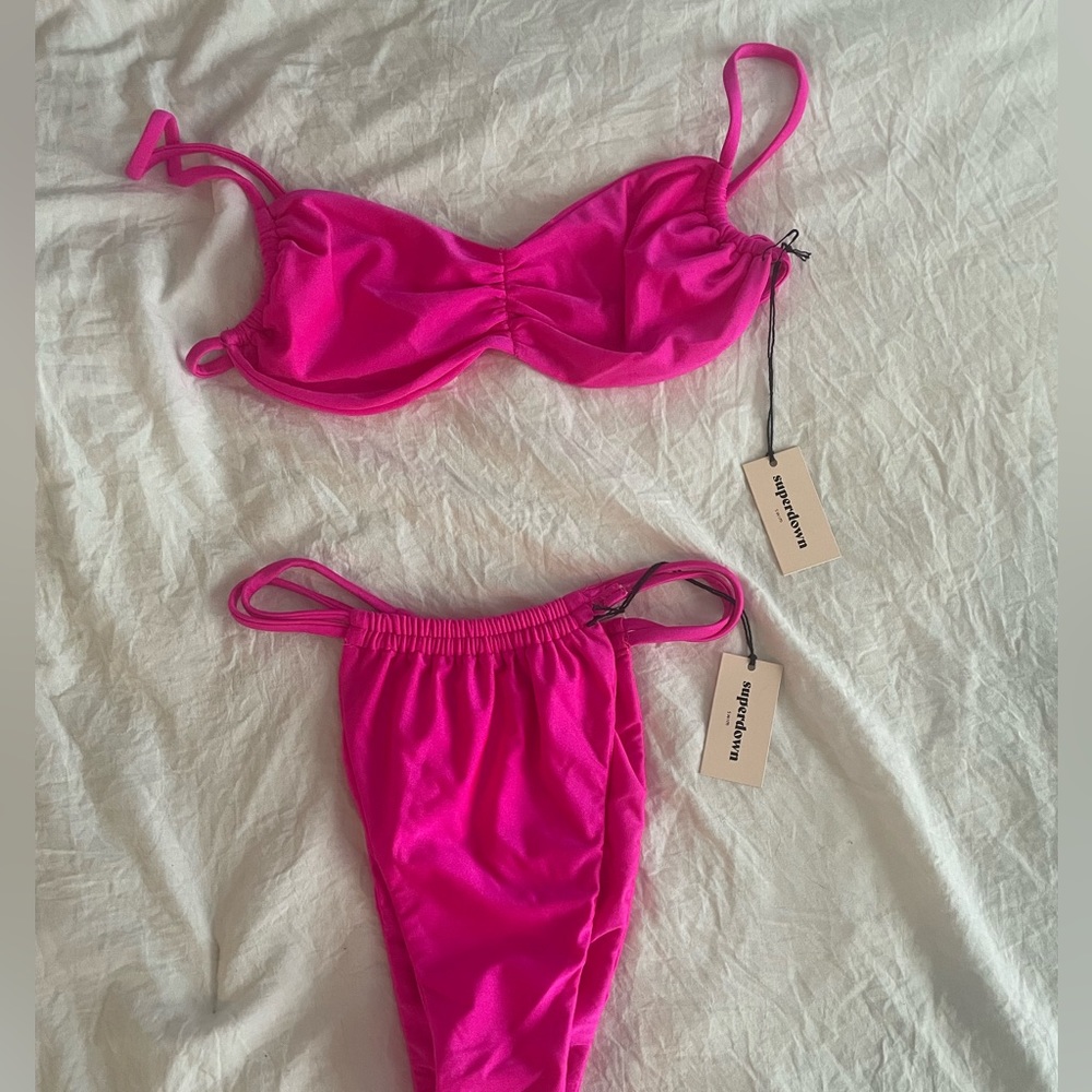 Superdown Bikini, Hot pink